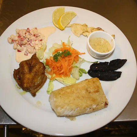 Gjestgiverier Holmvik Brygge 3*