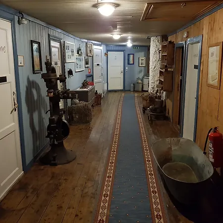 Gjestgiverier Holmvik Brygge 3*