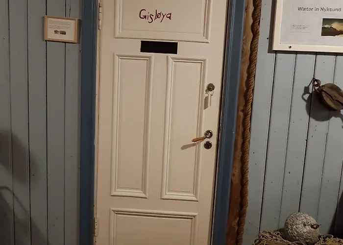 בית הארחה Holmvik Brygge Nyksund