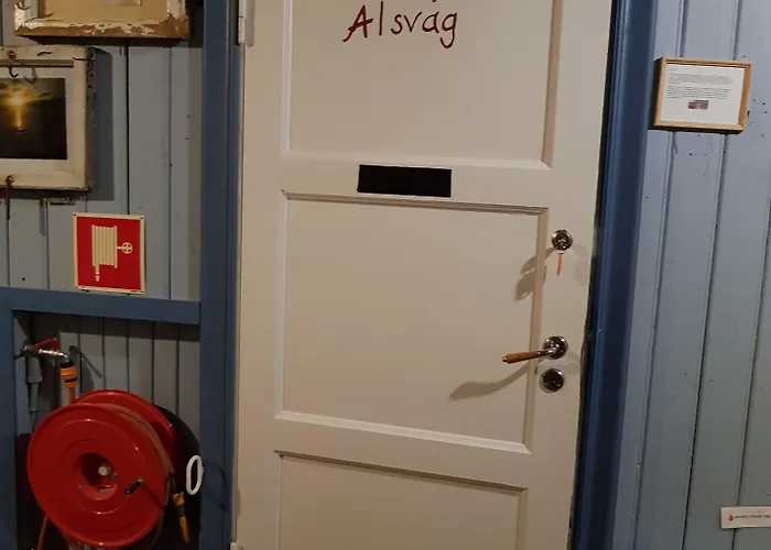 בית הארחה Holmvik Brygge 3*