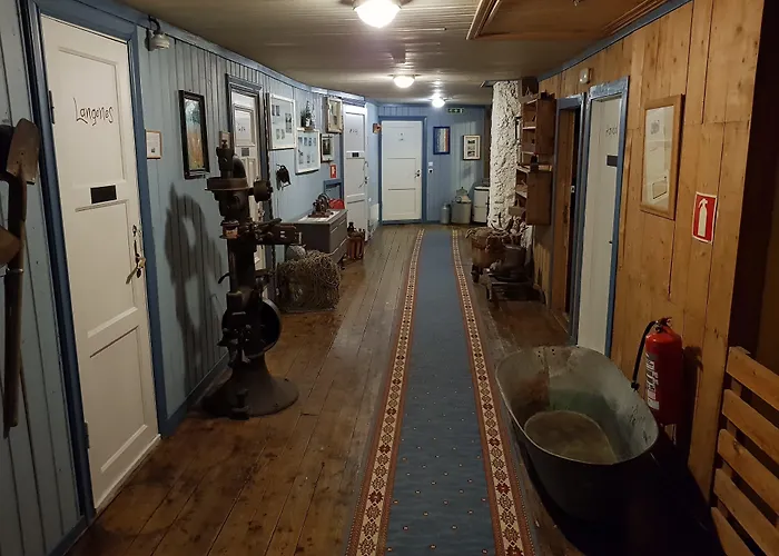 בית הארחה Holmvik Brygge 3*